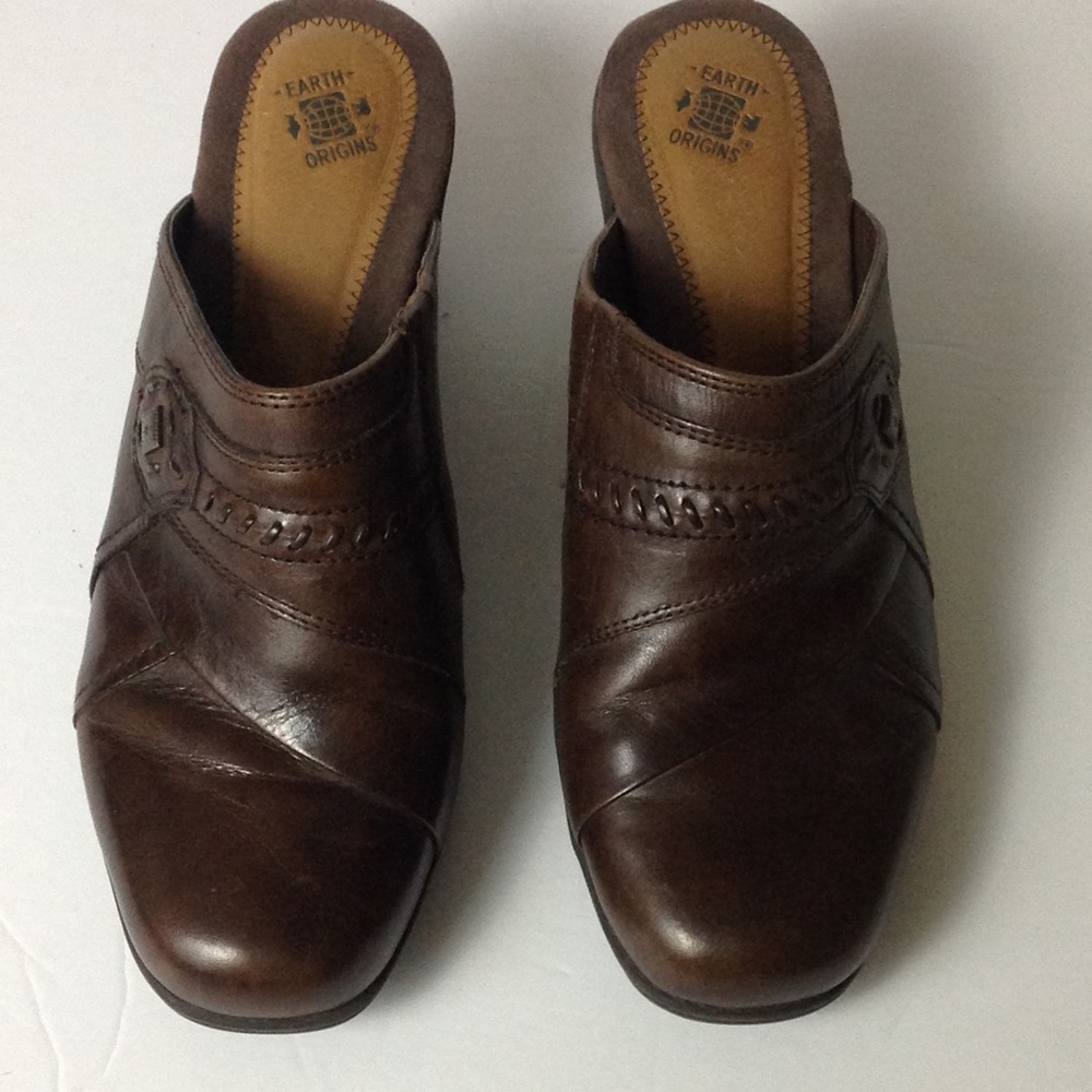 Earth Origin Brown Leather Clogs w Brass Detail 10